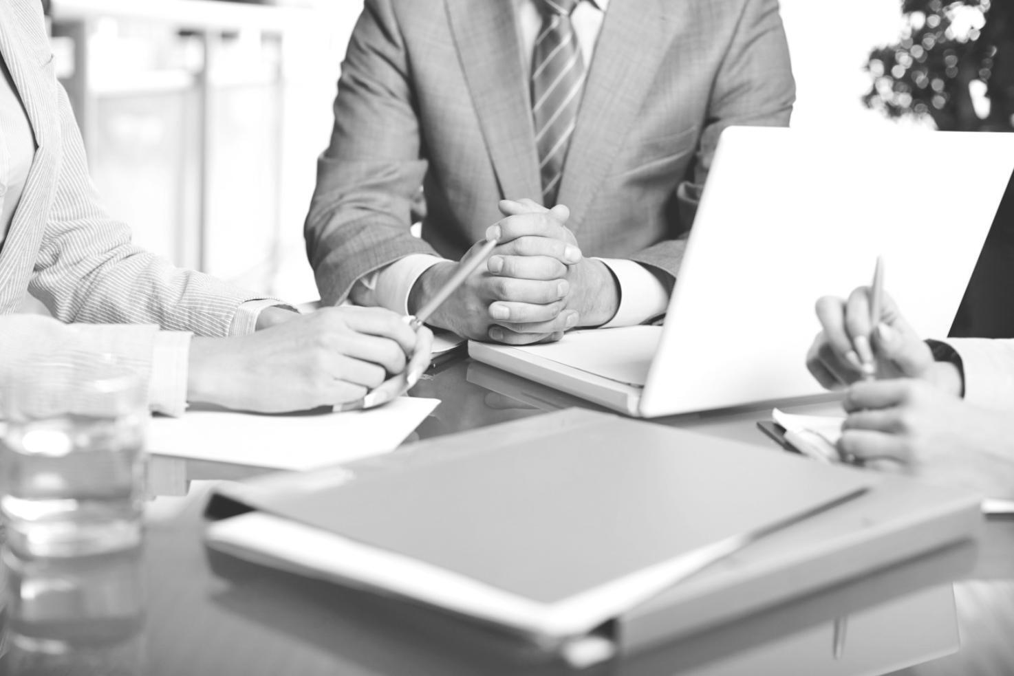 Espace de travail organisé avec planification budgétaire